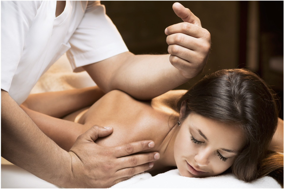 illustratie van masseur die een schouderbehandeling geeft aan een vrouw